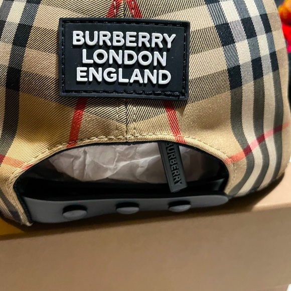 Classic Burberry Hat NWT - Picture 2 of 6